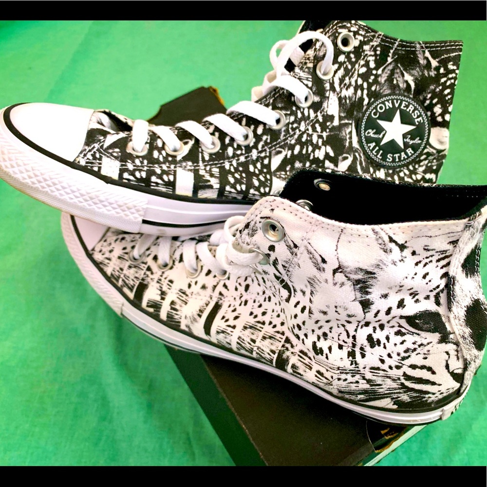 Converse Chuck Taylor High Tops!! 10W/8M